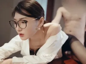 Vào phòng riêng được tiền bối nữ dâm đãng mút dương vật cho