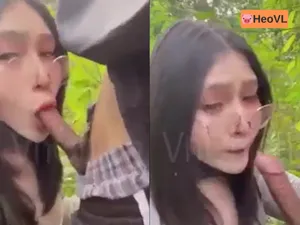 đi dã ngoại tiện nện em người yêu ở trong rừng
