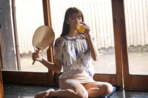 Mùa hè buồn chán ở quê nắc người vợ nhà đối diện thiếu thốn vì lấy ông chồng già