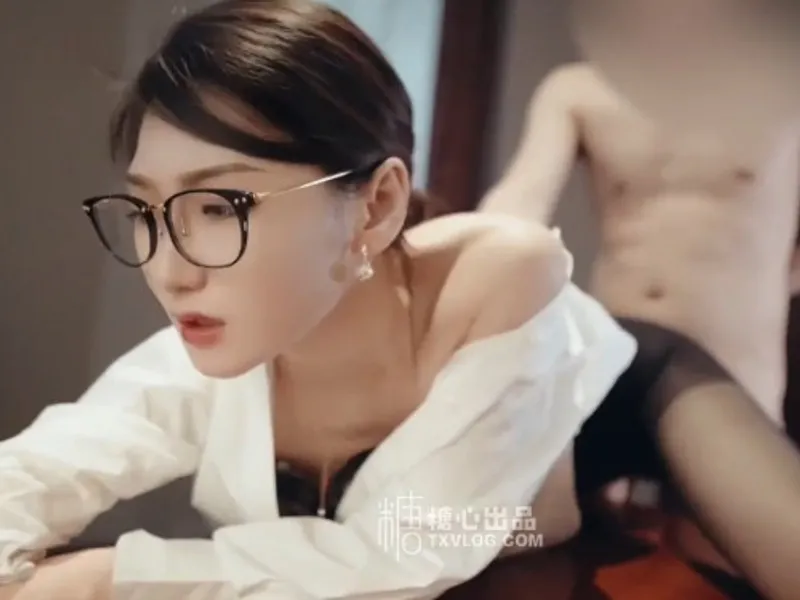 Vào phòng riêng được tiền bối nữ dâm đãng mút dương vật cho